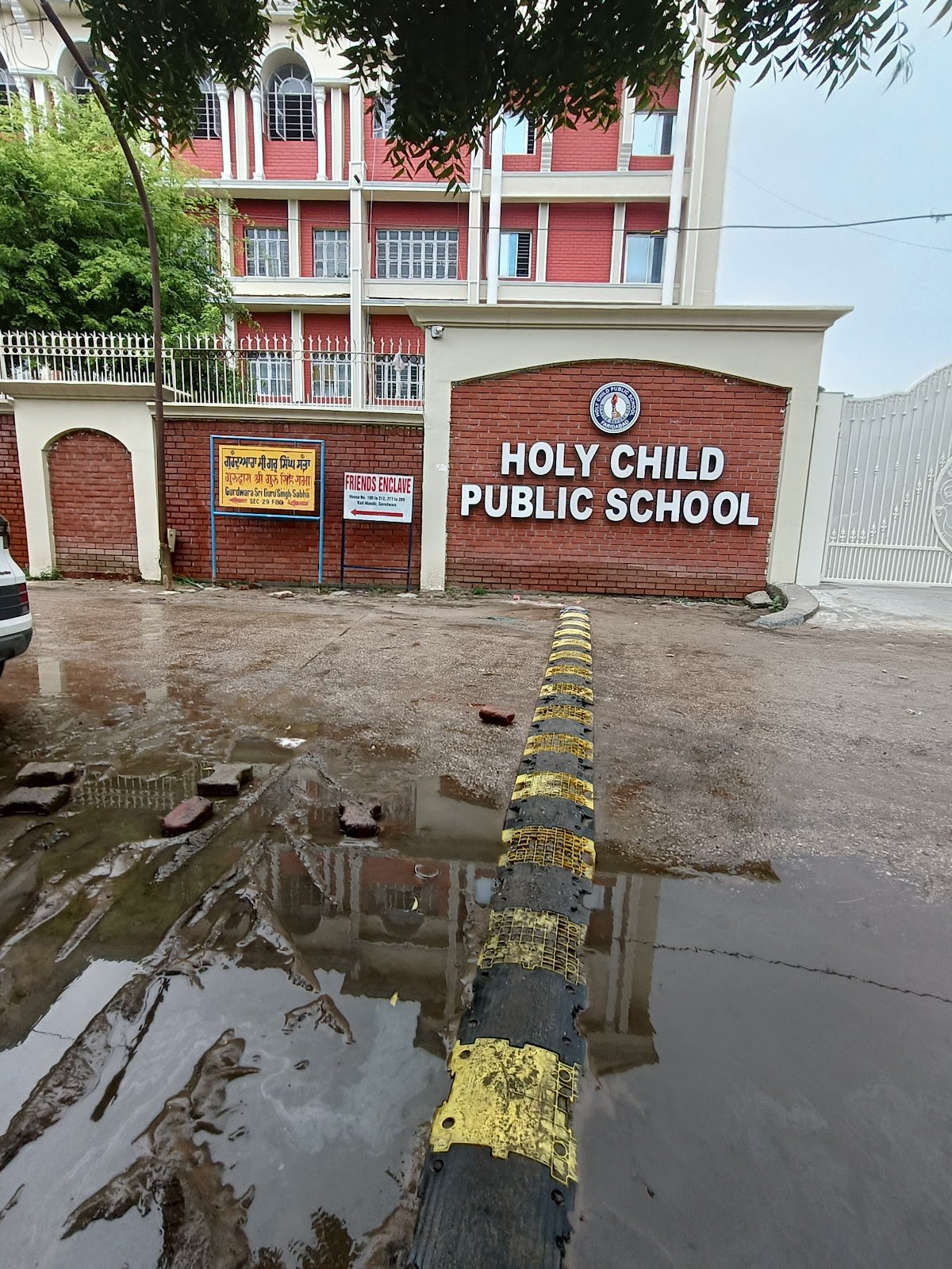 Holy Child Public School