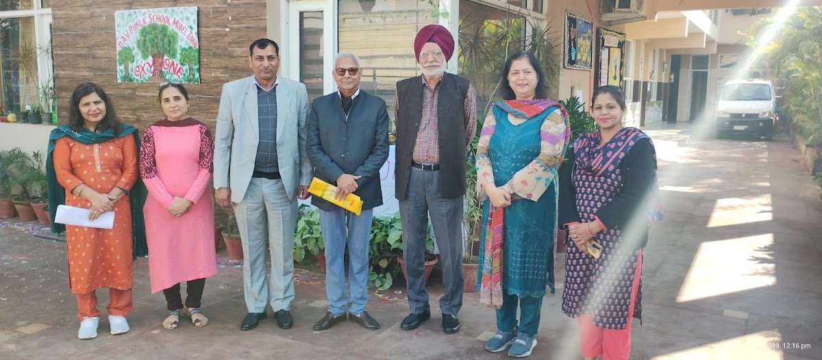 D A V Public School