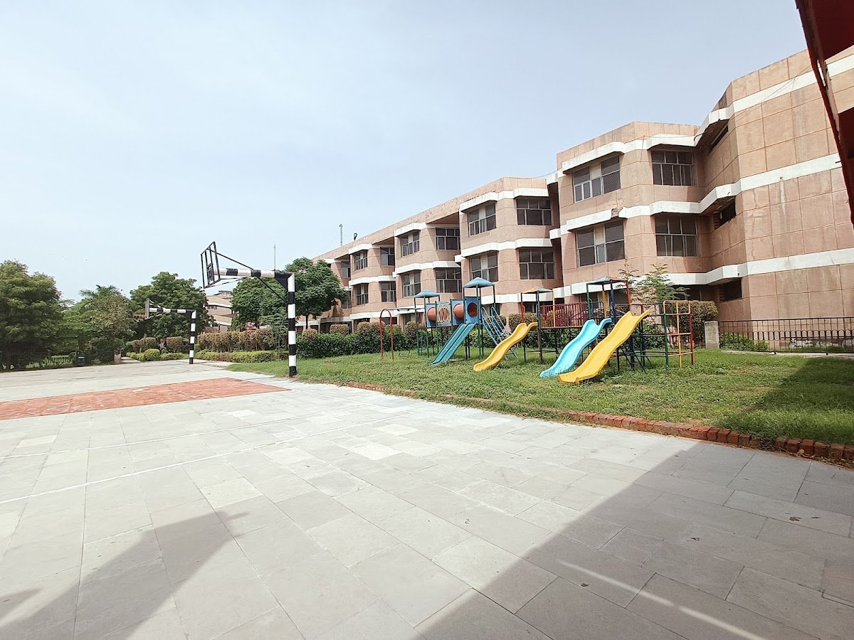 D A V Centenary Public School